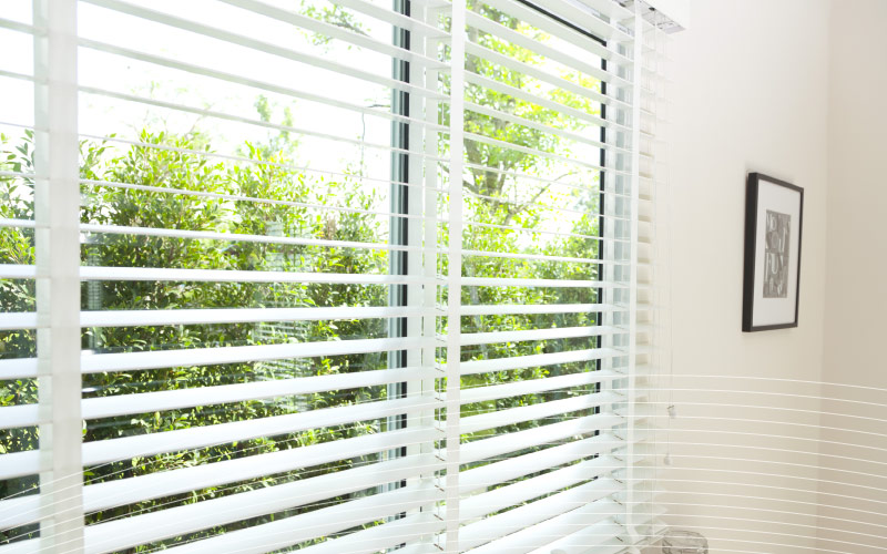 Stay Cool With Outdoor Roller Blinds In The Sunshine Coast Outdoor Roller Blinds Outdoor Blinds Roller Blinds